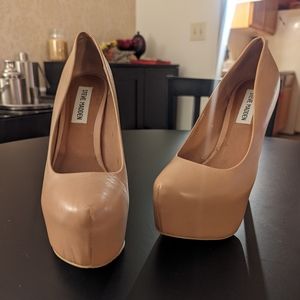 Rare! Steve Madden Deja Vu Dejavu platform high heels pumps. 6" Blush. Size 8.